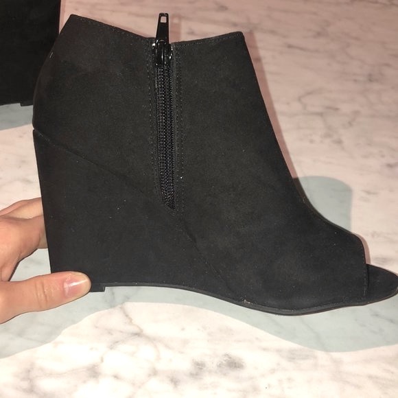 maurices | Tonnie Black Open Toe Zip Up Ankle Wedge With Elastic Opening On Side - Picture 4 of 10